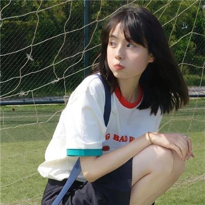 一位站立的人